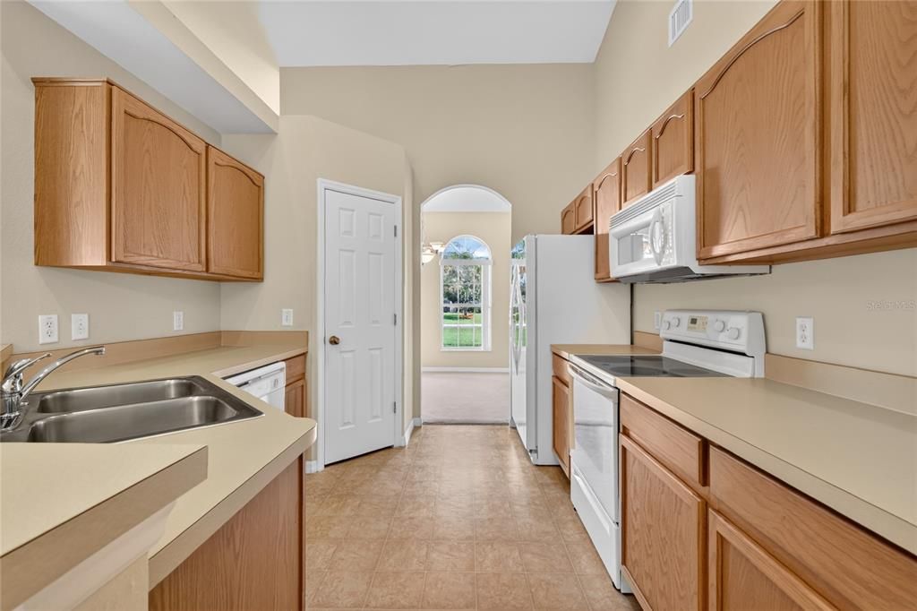 For Sale: $345,000 (3 beds, 2 baths, 1714 Square Feet)