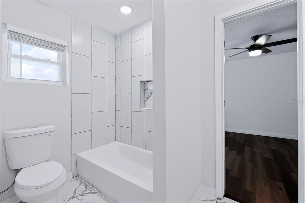 На продажу: $449,900 (4 спален, 2 ванн, 1722 Квадратных фут)