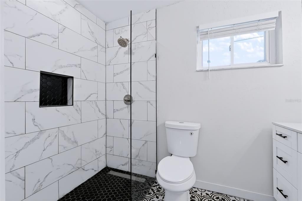 На продажу: $449,900 (4 спален, 2 ванн, 1722 Квадратных фут)
