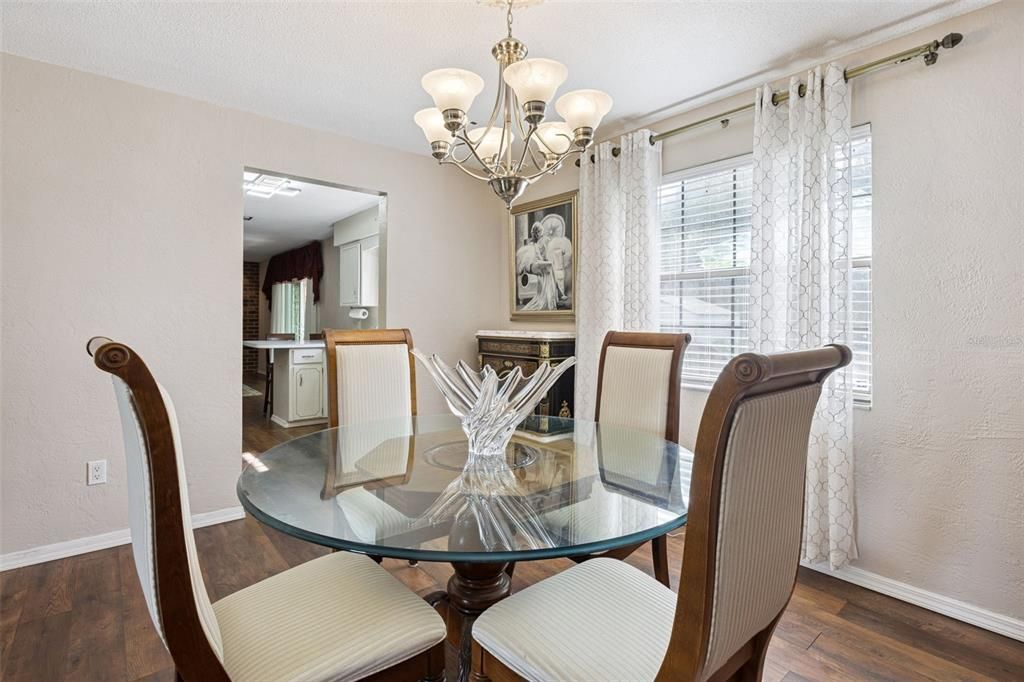 For Sale: $279,900 (2 beds, 2 baths, 1463 Square Feet)