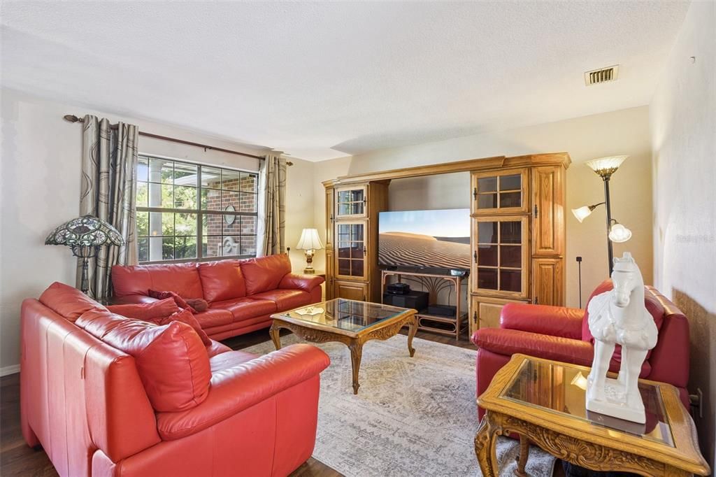 For Sale: $279,900 (2 beds, 2 baths, 1463 Square Feet)