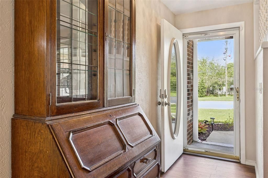 For Sale: $279,900 (2 beds, 2 baths, 1463 Square Feet)