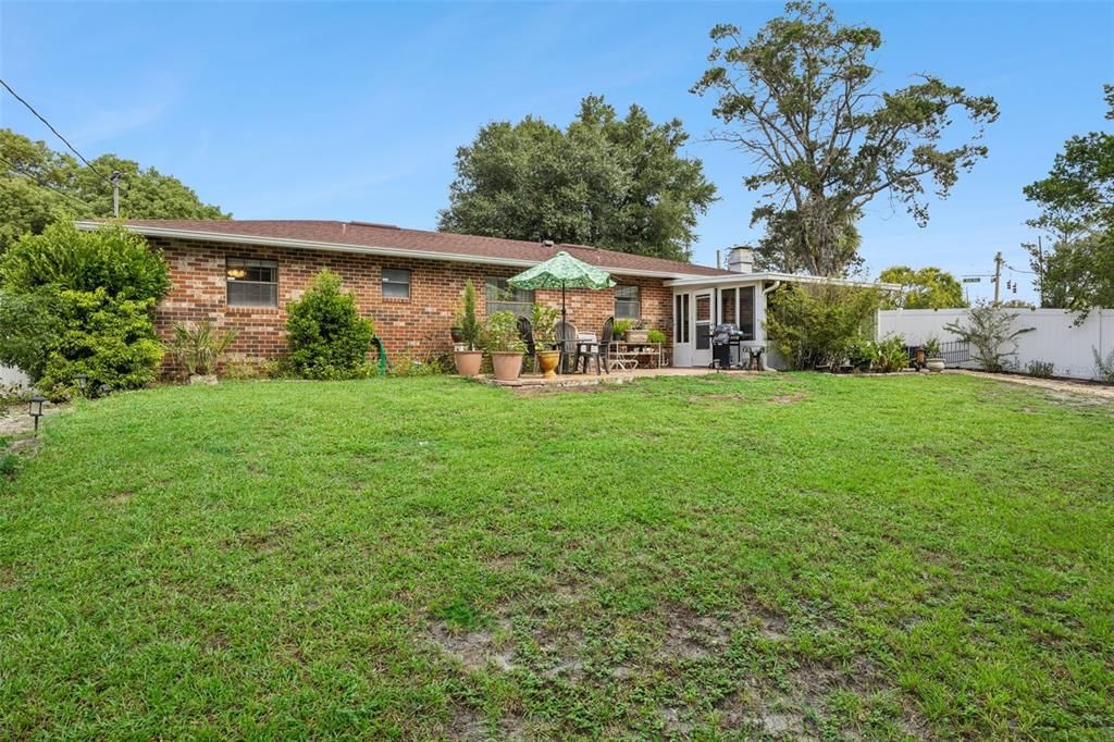 For Sale: $279,900 (2 beds, 2 baths, 1463 Square Feet)