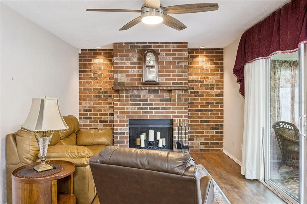 For Sale: $279,900 (2 beds, 2 baths, 1463 Square Feet)