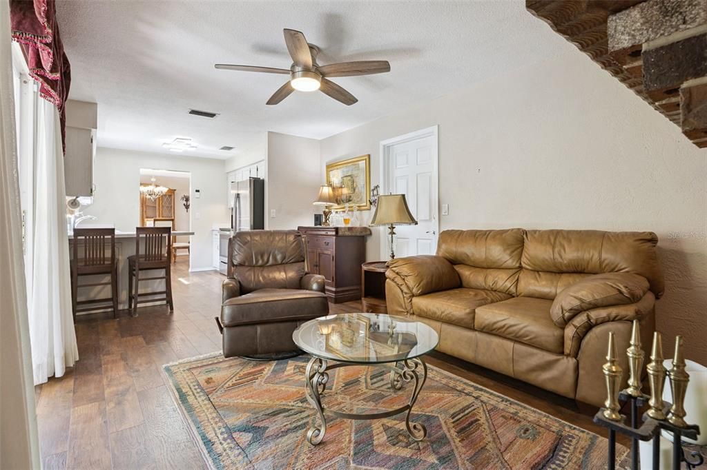 For Sale: $279,900 (2 beds, 2 baths, 1463 Square Feet)