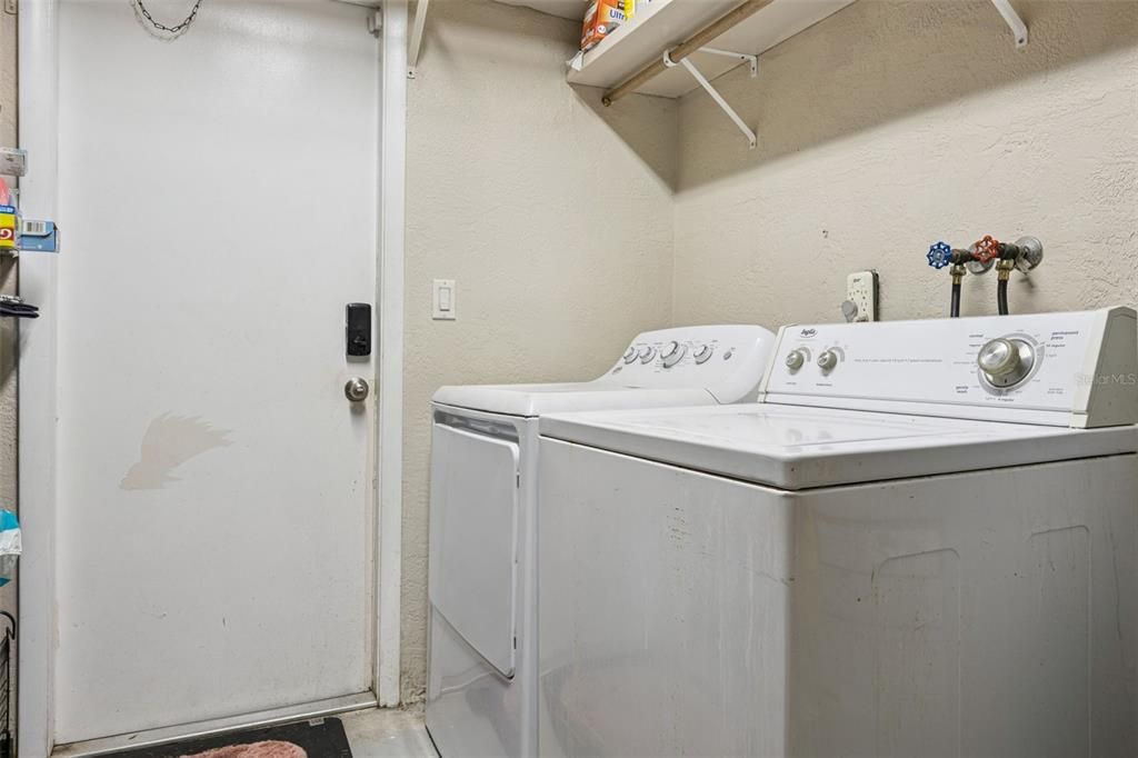For Sale: $279,900 (2 beds, 2 baths, 1463 Square Feet)
