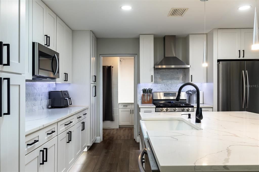 For Sale: $1,225,000 (4 beds, 2 baths, 2665 Square Feet)