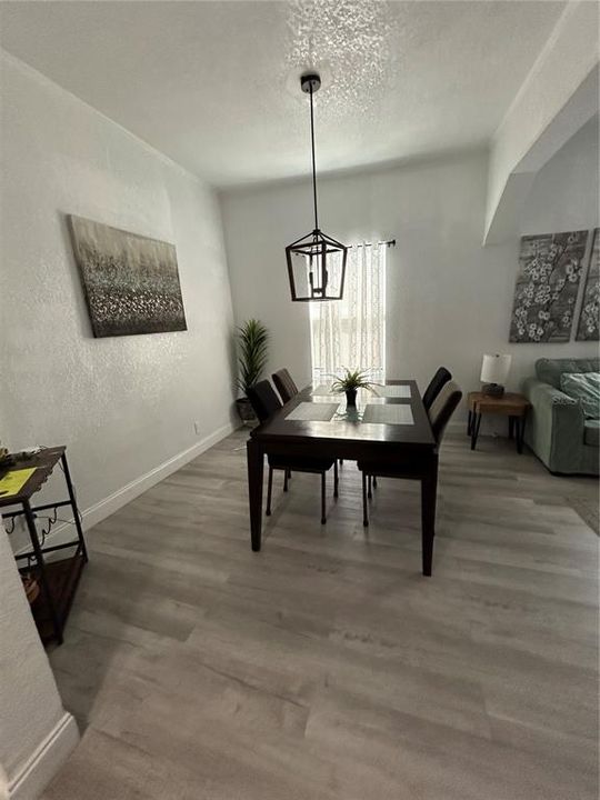 For Rent: $2,000 (3 beds, 2 baths, 1043 Square Feet)