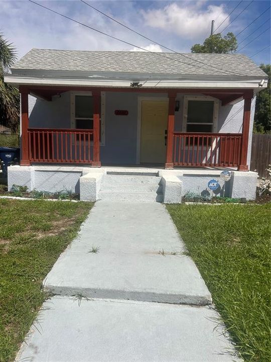 For Rent: $2,000 (3 beds, 2 baths, 1043 Square Feet)