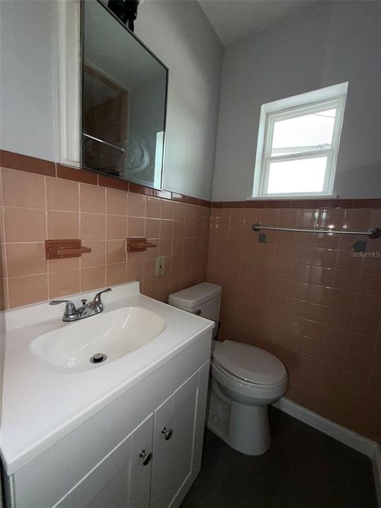 For Rent: $1,200 (1 beds, 1 baths, 600 Square Feet)