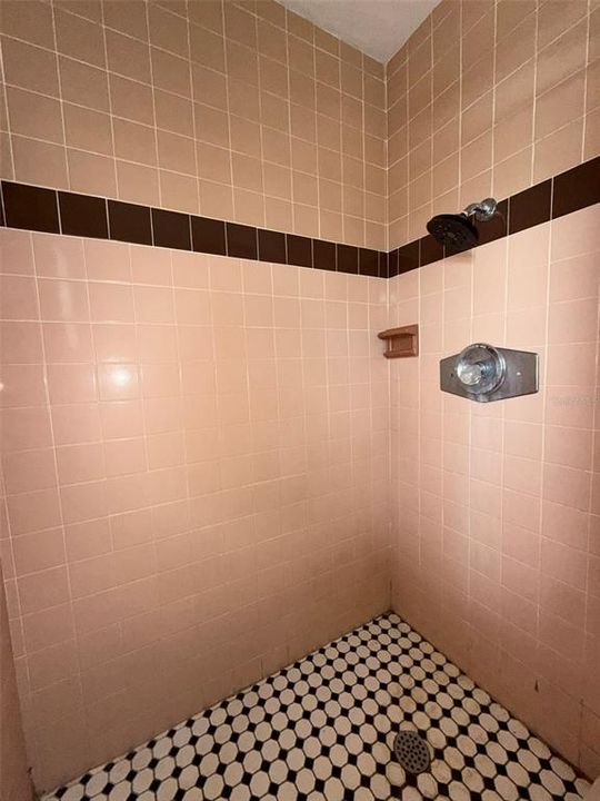 For Rent: $1,200 (1 beds, 1 baths, 600 Square Feet)