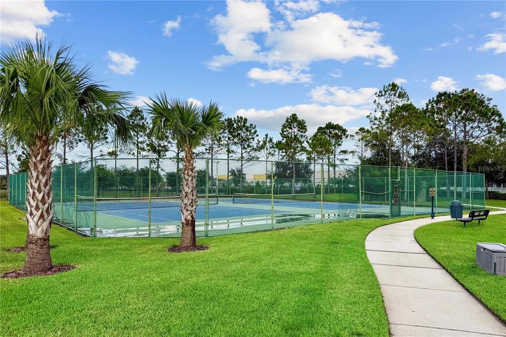 For Sale: $579,000 (5 beds, 3 baths, 2453 Square Feet)
