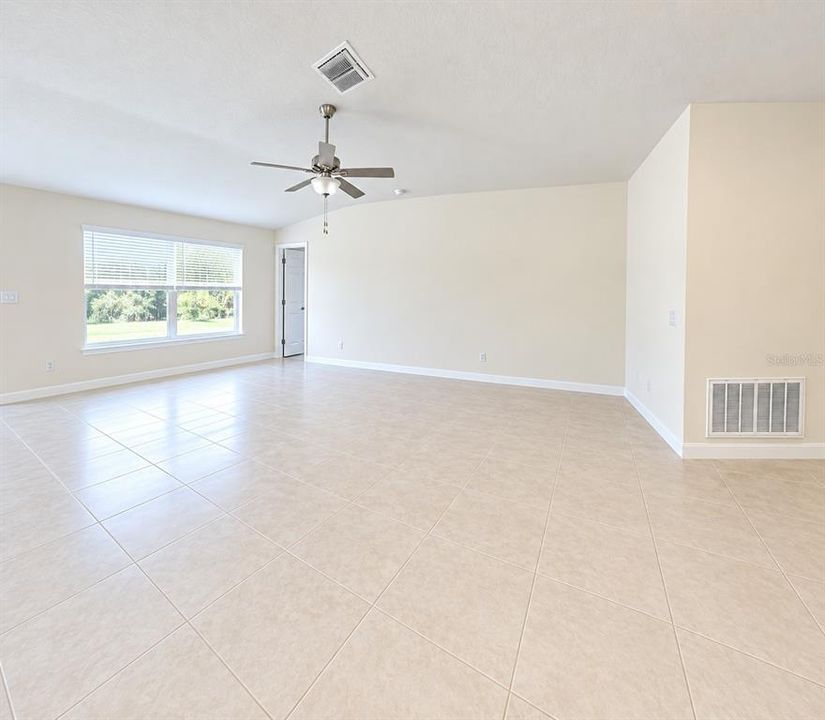 For Sale: $324,900 (4 beds, 2 baths, 1918 Square Feet)