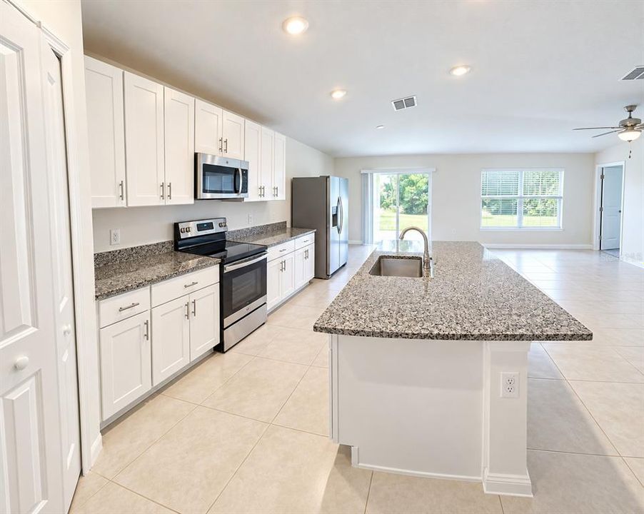 For Sale: $324,900 (4 beds, 2 baths, 1918 Square Feet)