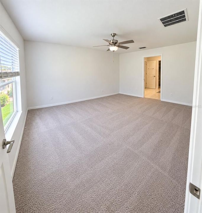For Sale: $324,900 (4 beds, 2 baths, 1918 Square Feet)