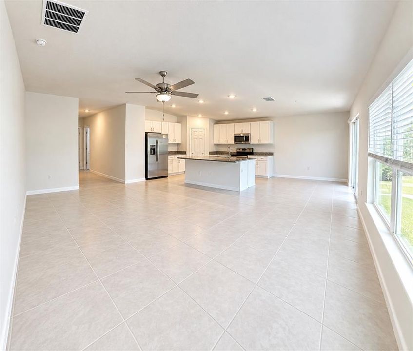 For Sale: $324,900 (4 beds, 2 baths, 1918 Square Feet)