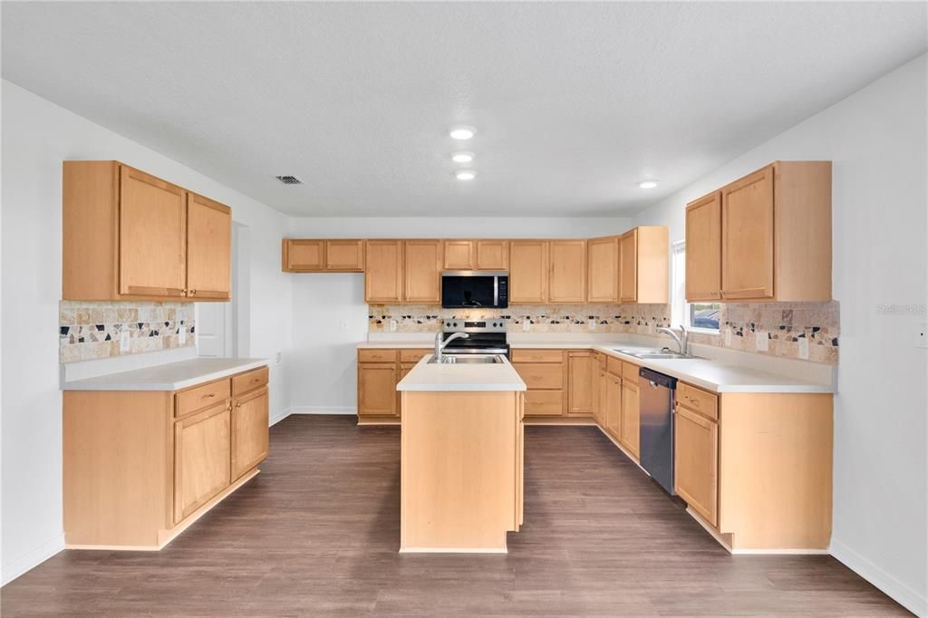 For Sale: $399,900 (4 beds, 3 baths, 3010 Square Feet)