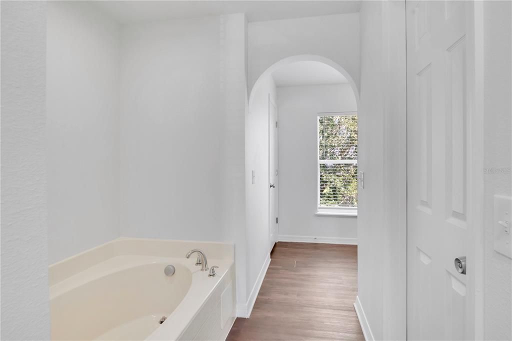 For Sale: $399,900 (4 beds, 3 baths, 3010 Square Feet)