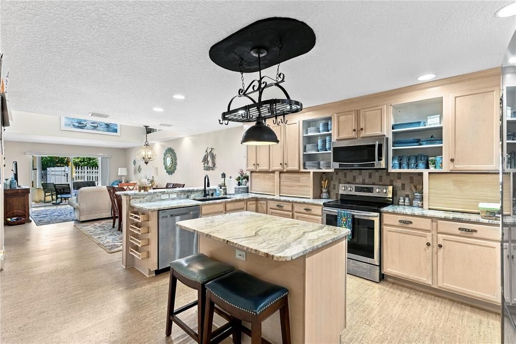 For Sale: $499,900 (3 beds, 3 baths, 2562 Square Feet)