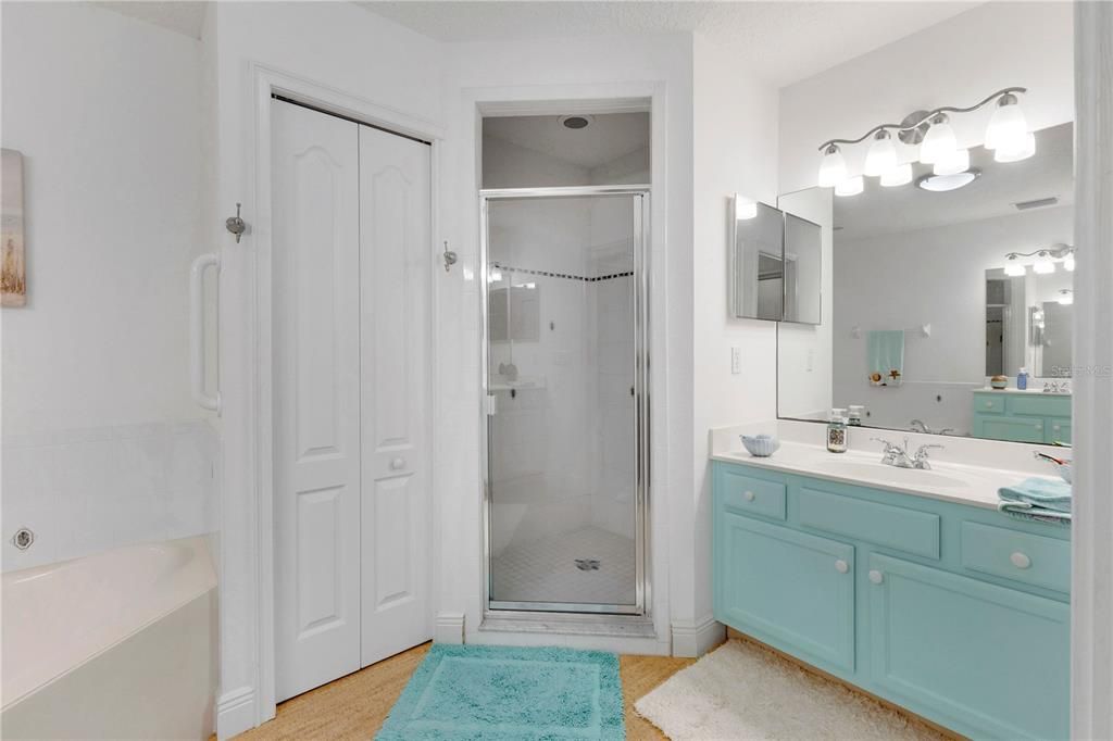 For Sale: $499,900 (3 beds, 3 baths, 2562 Square Feet)