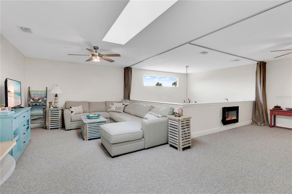 For Sale: $499,900 (3 beds, 3 baths, 2562 Square Feet)