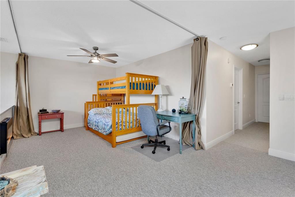 For Sale: $499,900 (3 beds, 3 baths, 2562 Square Feet)