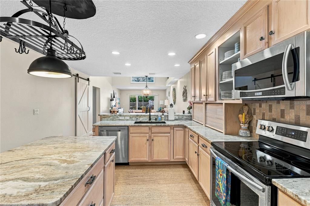 For Sale: $499,900 (3 beds, 3 baths, 2562 Square Feet)