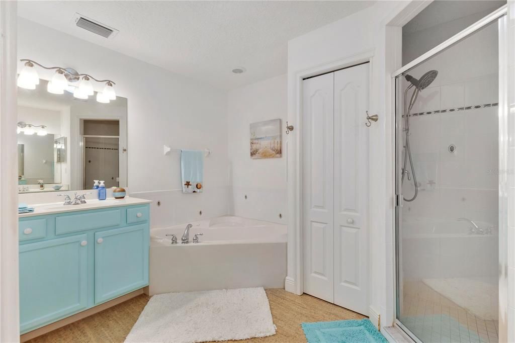 For Sale: $499,900 (3 beds, 3 baths, 2562 Square Feet)