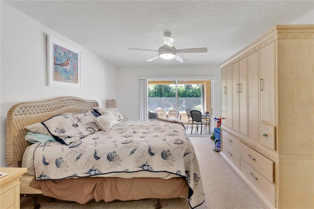 For Sale: $499,900 (3 beds, 3 baths, 2562 Square Feet)