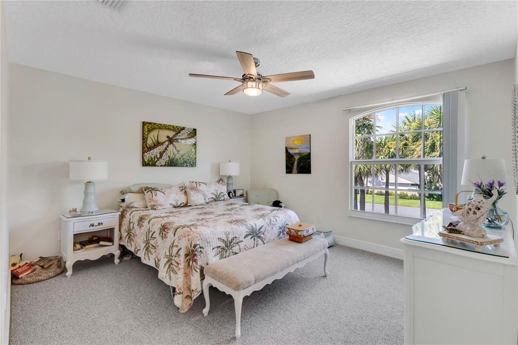 For Sale: $499,900 (3 beds, 3 baths, 2562 Square Feet)