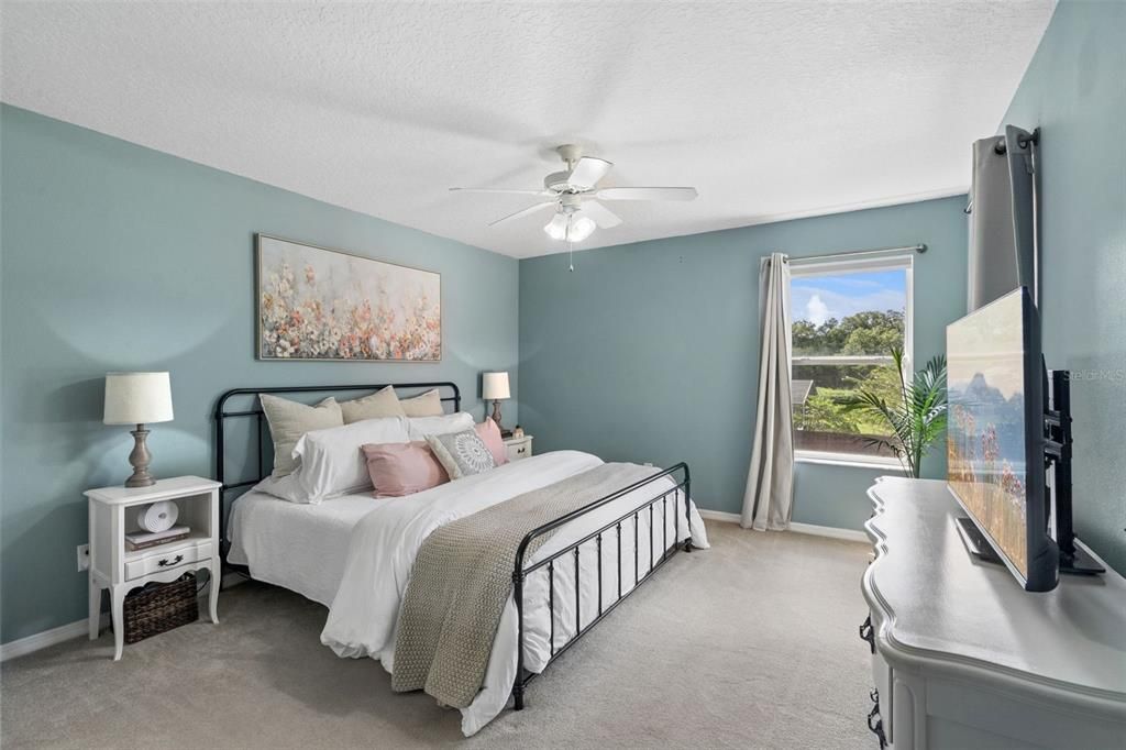 For Sale: $350,000 (2 beds, 2 baths, 1903 Square Feet)