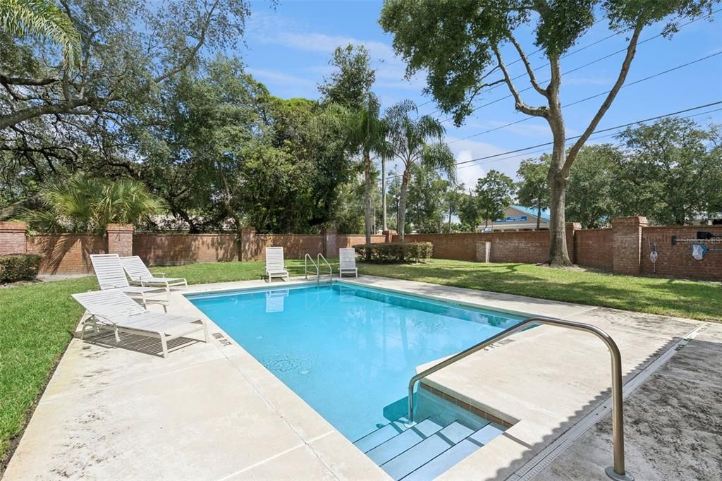 For Sale: $350,000 (2 beds, 2 baths, 1903 Square Feet)