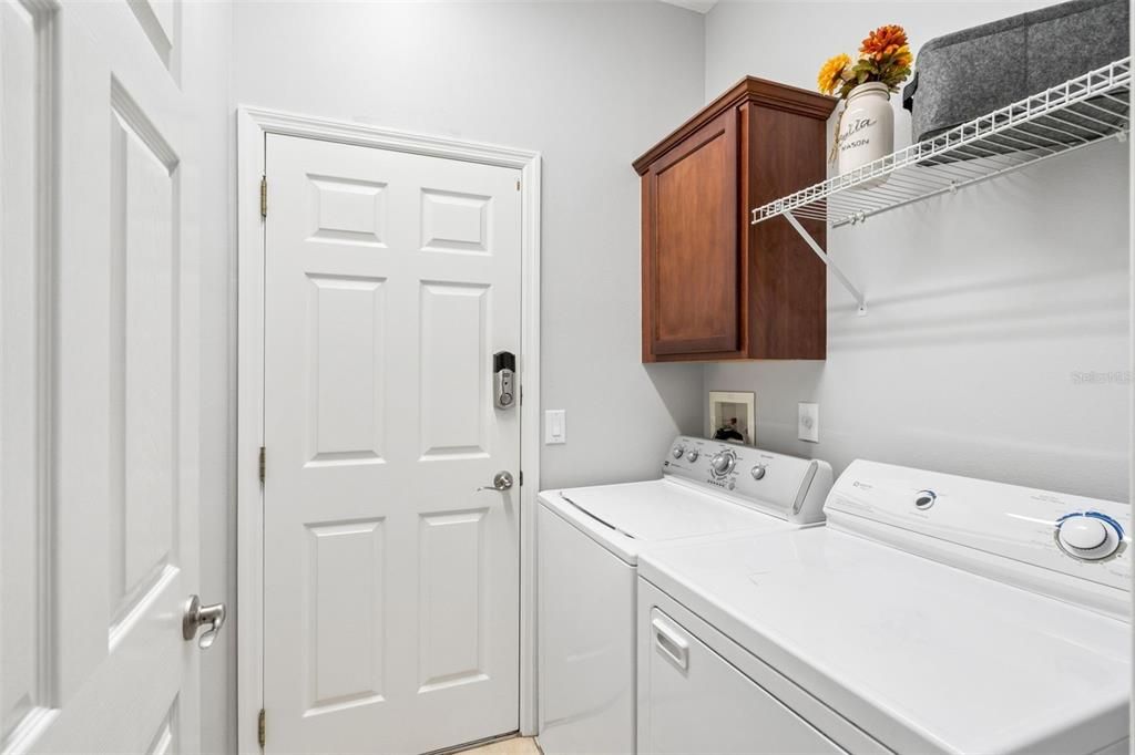 For Sale: $350,000 (2 beds, 2 baths, 1903 Square Feet)