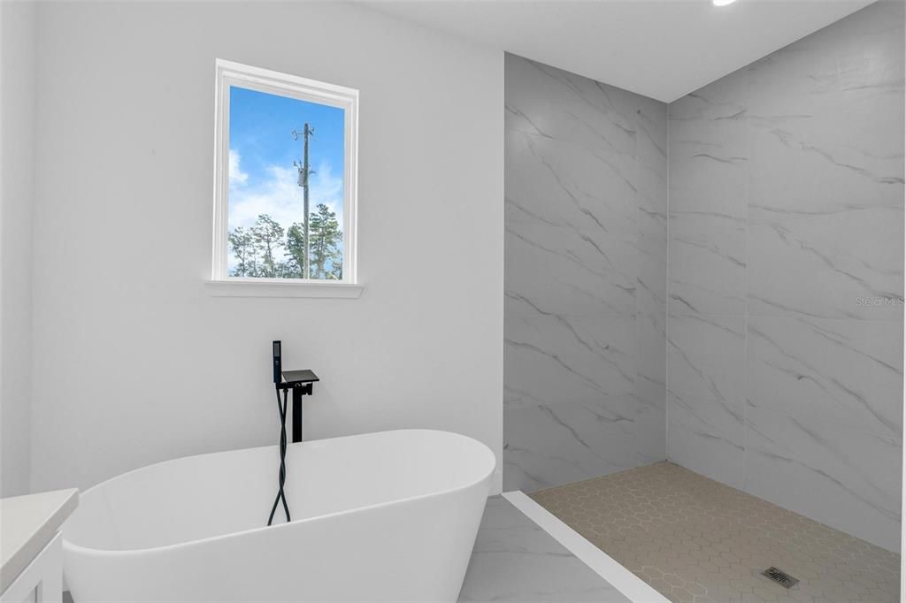 For Sale: $339,900 (4 beds, 3 baths, 1964 Square Feet)