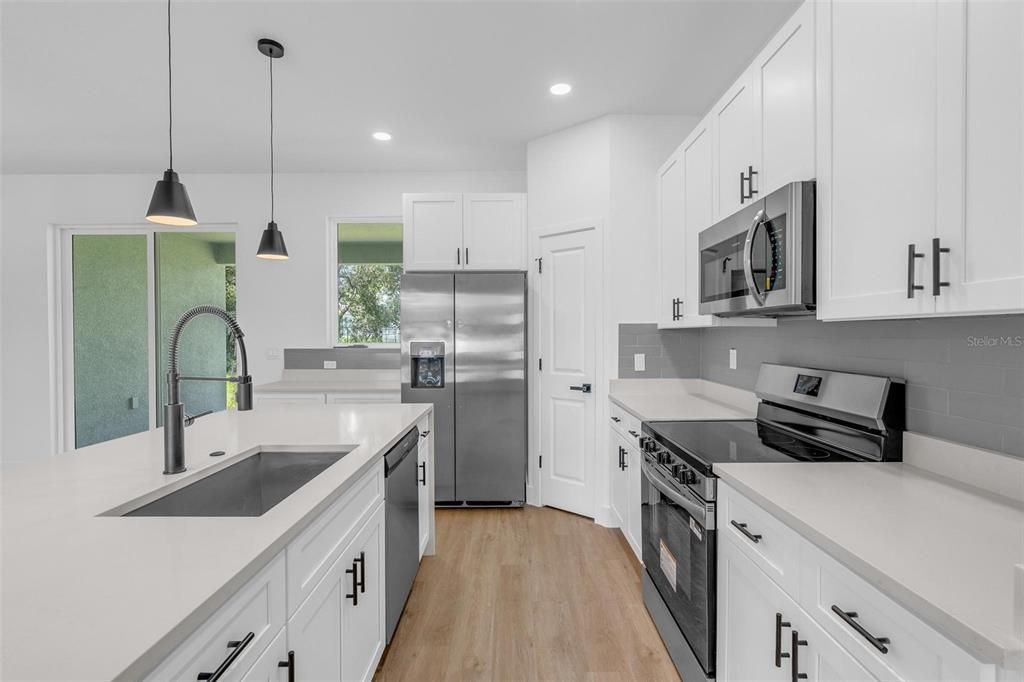 For Sale: $339,900 (4 beds, 3 baths, 1964 Square Feet)