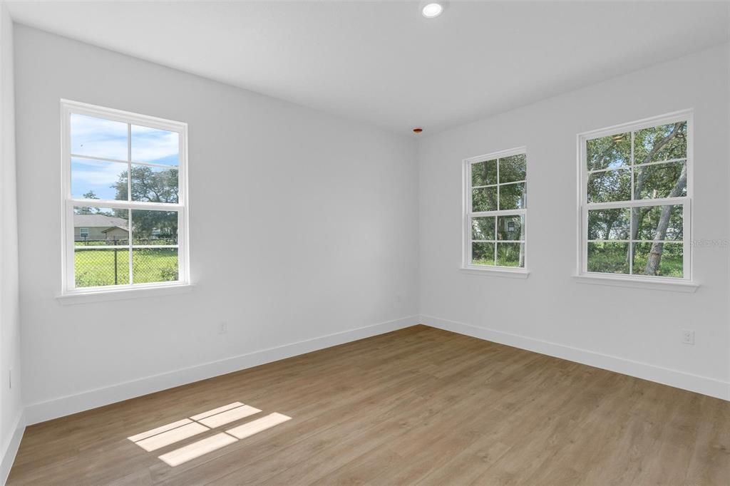For Sale: $339,900 (4 beds, 3 baths, 1964 Square Feet)