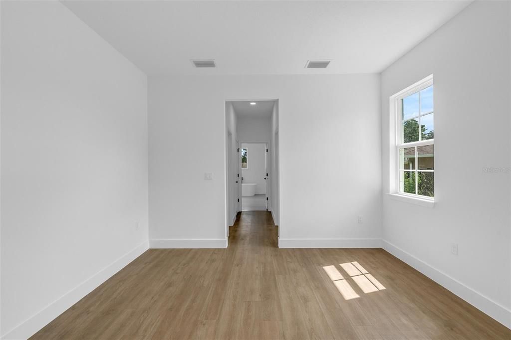 For Sale: $339,900 (4 beds, 3 baths, 1964 Square Feet)