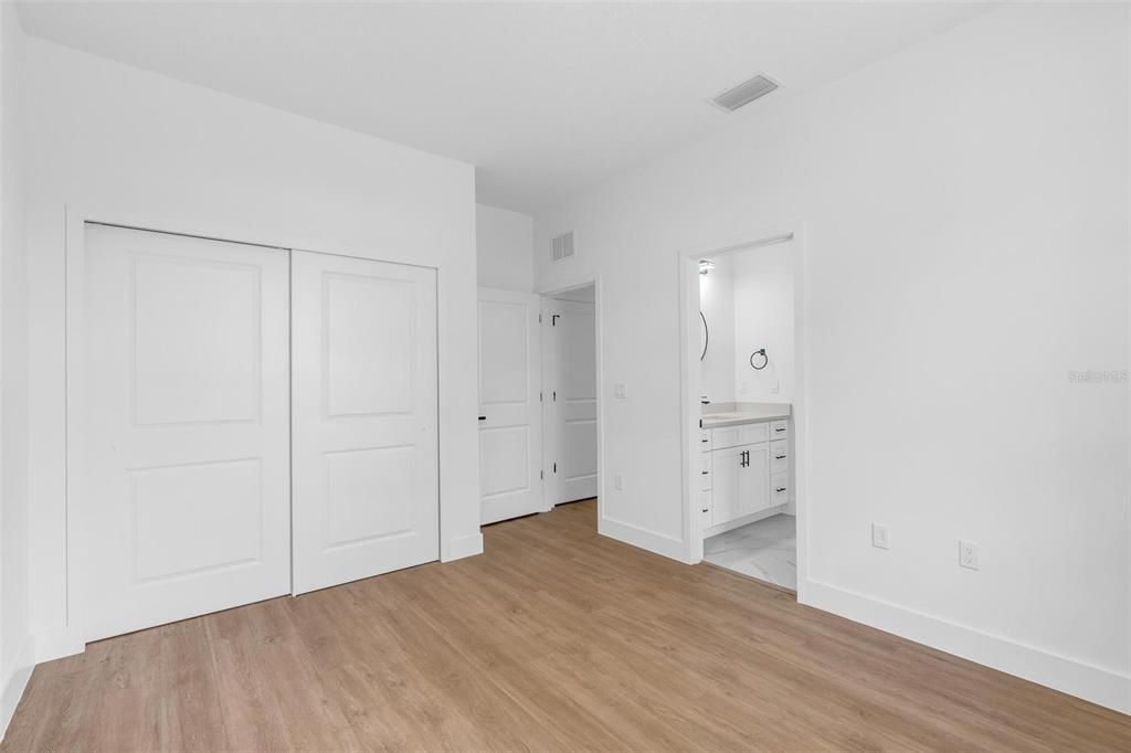For Sale: $339,900 (4 beds, 3 baths, 1964 Square Feet)