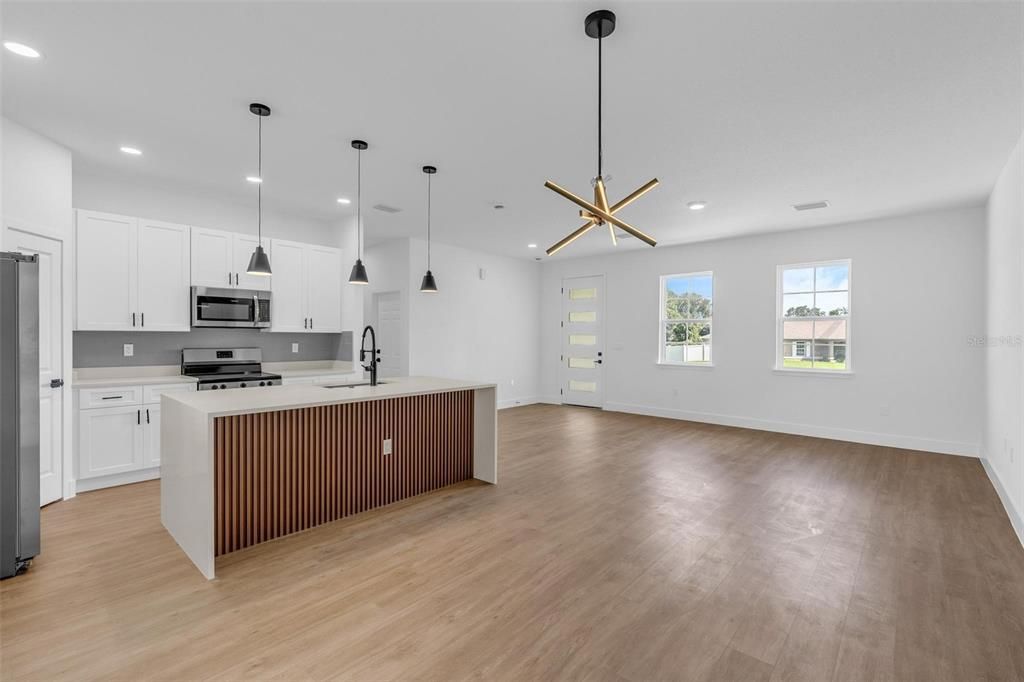 For Sale: $339,900 (4 beds, 3 baths, 1964 Square Feet)