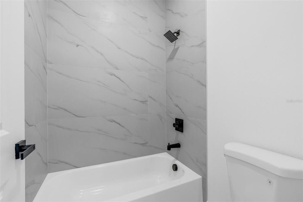 For Sale: $339,900 (4 beds, 3 baths, 1964 Square Feet)