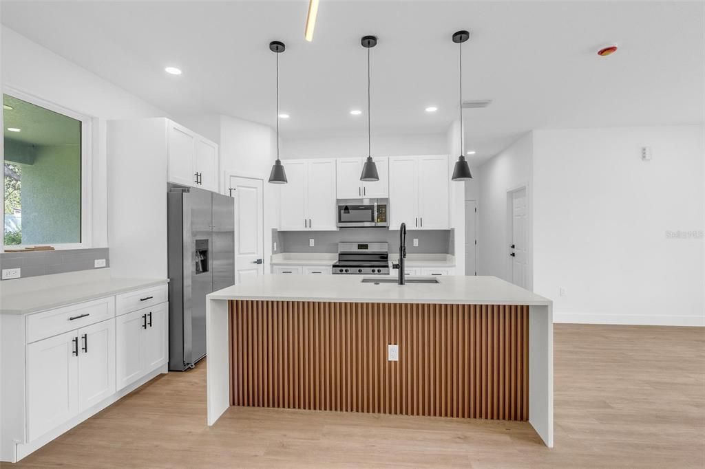 For Sale: $339,900 (4 beds, 3 baths, 1964 Square Feet)