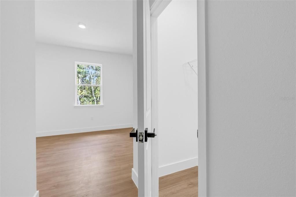 For Sale: $339,900 (4 beds, 3 baths, 1964 Square Feet)