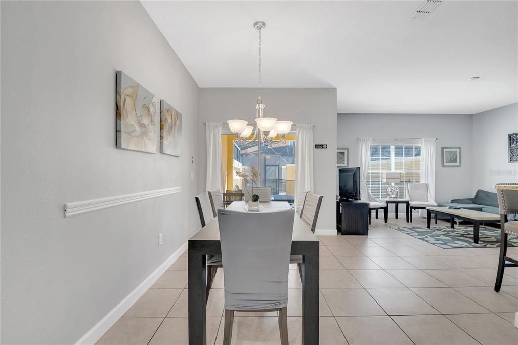 En Venta: $339,000 (4 camas, 3 baños, 1902 Pies cuadrados)