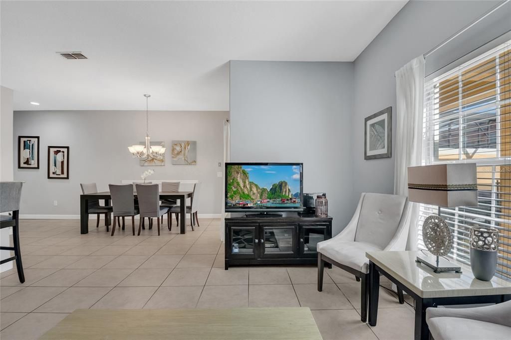 En Venta: $339,000 (4 camas, 3 baños, 1902 Pies cuadrados)
