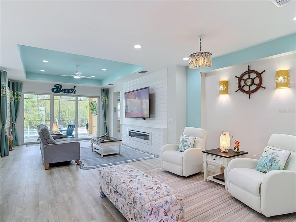 En Venta: $775,000 (2 camas, 2 baños, 2067 Pies cuadrados)