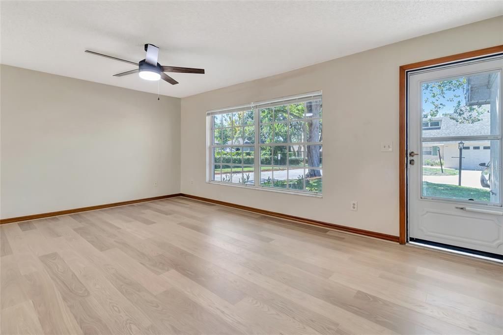 En Venta: $247,000 (2 camas, 2 baños, 1100 Pies cuadrados)