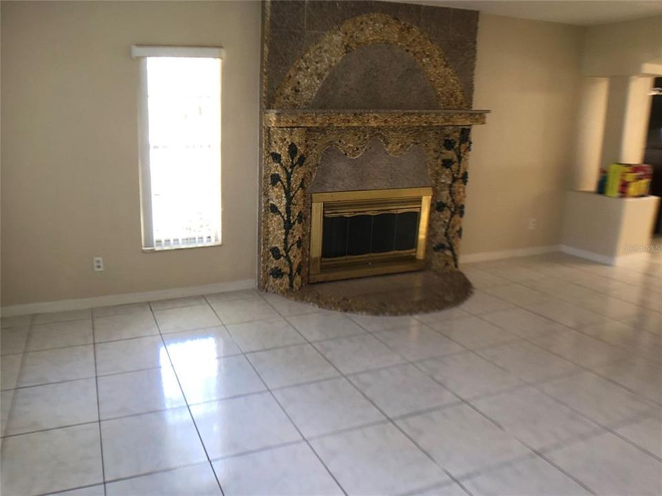 For Rent: $2,600 (3 beds, 2 baths, 1948 Square Feet)