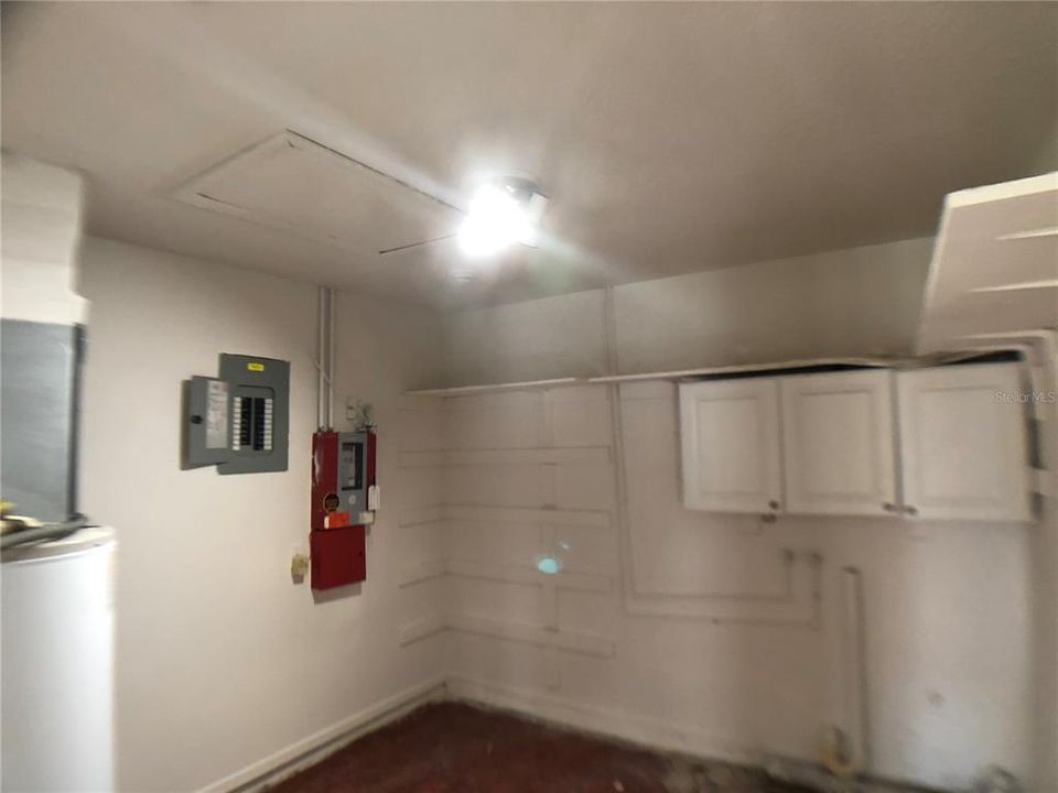 For Rent: $2,600 (3 beds, 2 baths, 1948 Square Feet)
