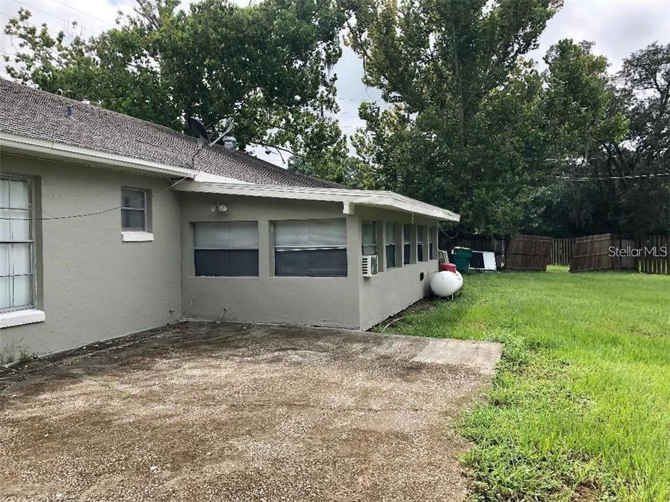For Rent: $2,600 (3 beds, 2 baths, 1948 Square Feet)