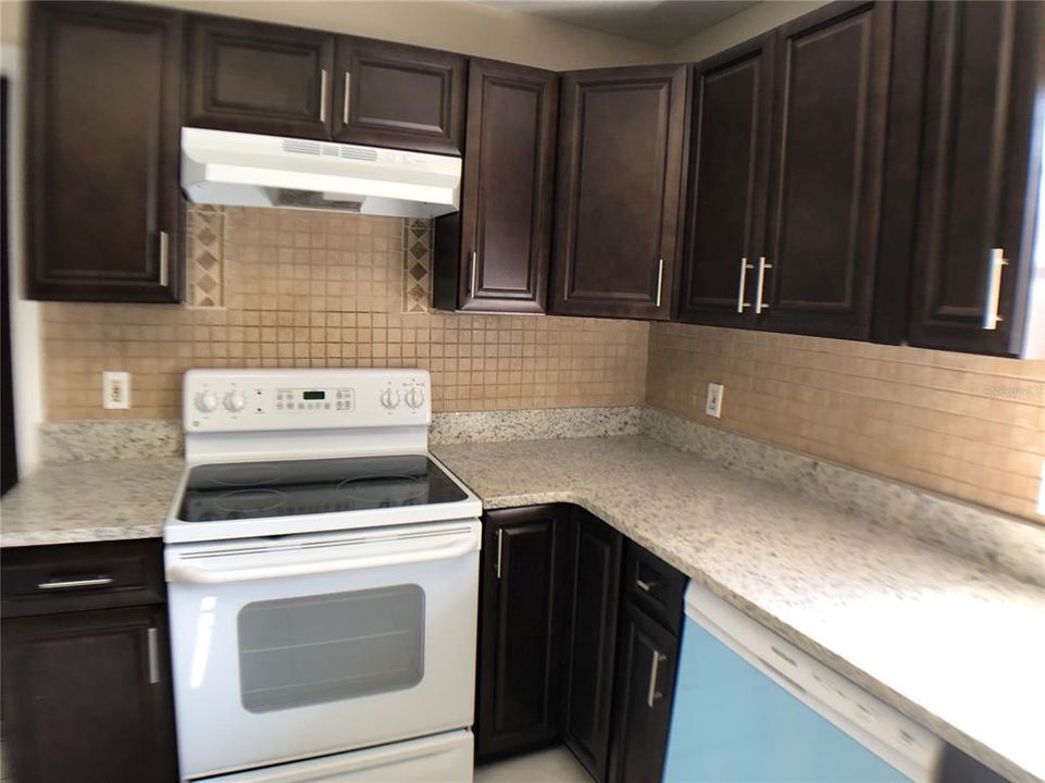 For Rent: $2,600 (3 beds, 2 baths, 1948 Square Feet)